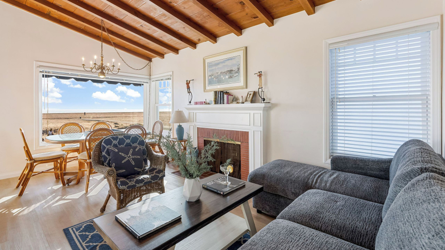 Interior 3, Oceanfront Atelier by Avantstay Beachfront Balboa Peninsula Escape, Orange