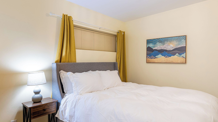 Bedroom 3, Sunny Side Island Retreat by Avantstay Backyard, Island