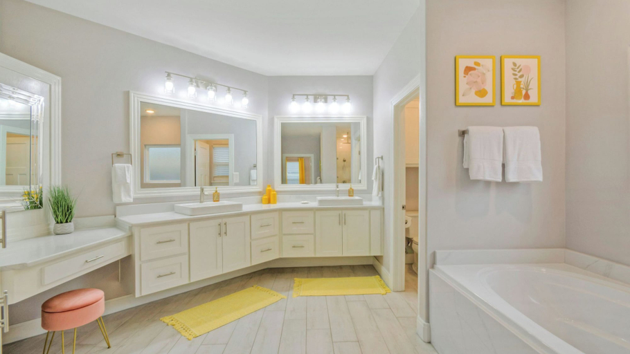 Bathroom 5, Graford by Avantstay Hot Tub, Firepit, Mini Putt, Nueces