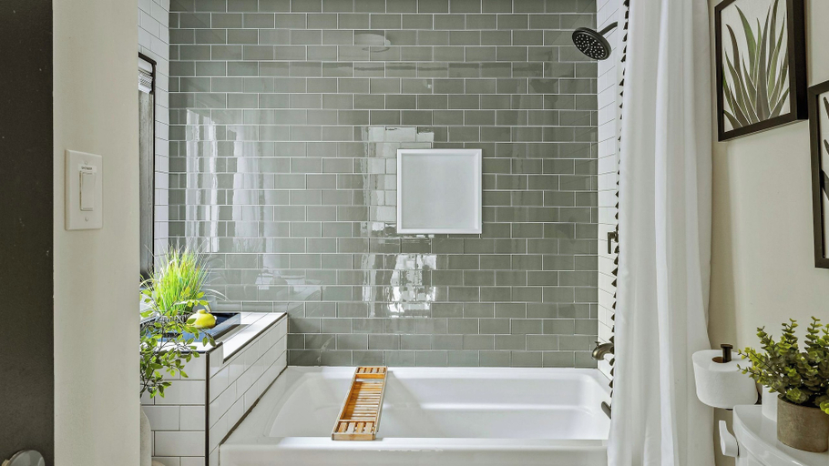 Bathroom 4, Strawberry Shores by Avantstay Lakefront Private Beach, Monroe