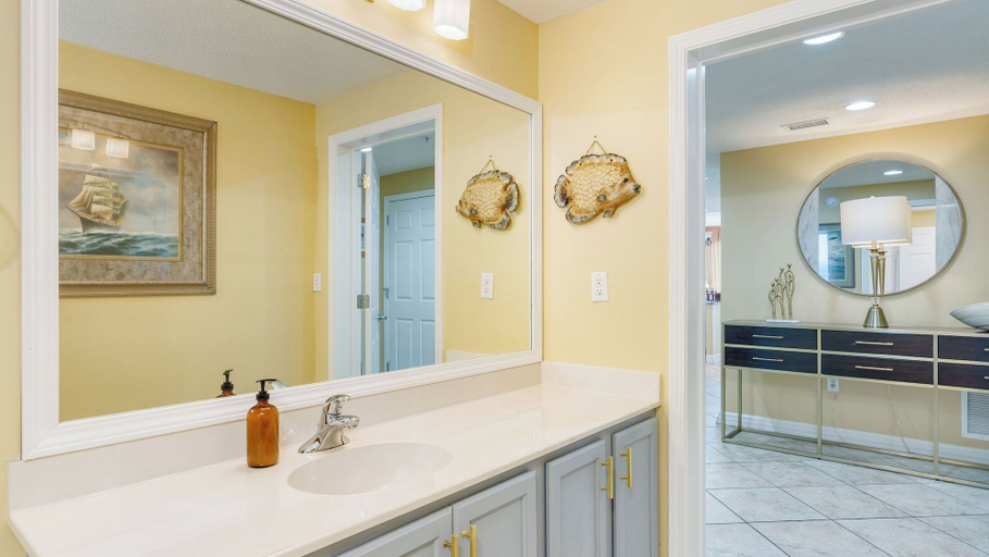 Bathroom, Beachfront 3bdr Private Beach Access, Ocean Views, Gym Sunscape by Avantstay, Bay