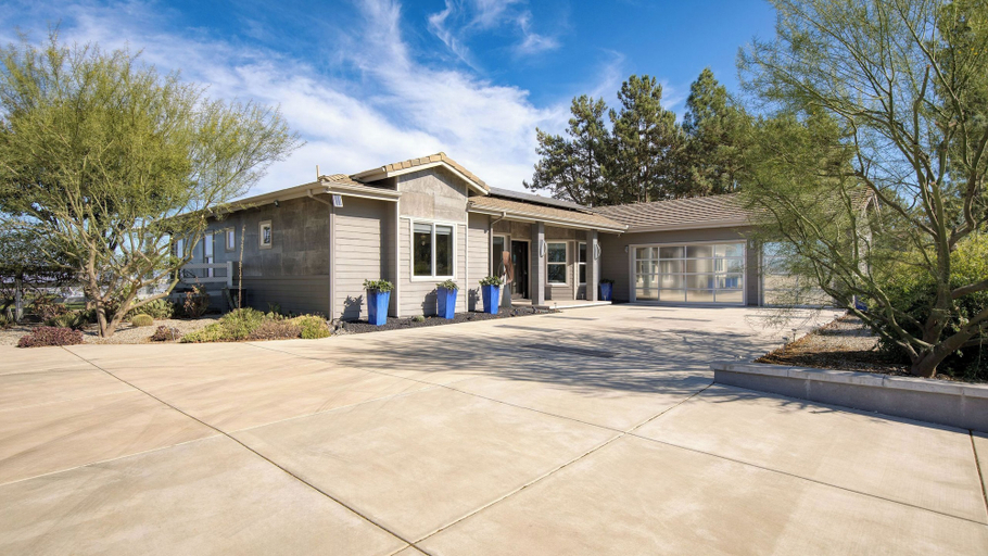 Exterior & Views 2, Summit Ranch by Avantstay Infinity Pool + Views, Riverside