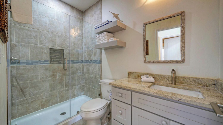 Bathroom 4, Waterfront w/ Bay Views, Shared Pool & Boat Dock Marlin Madness by Avantstay, Nueces