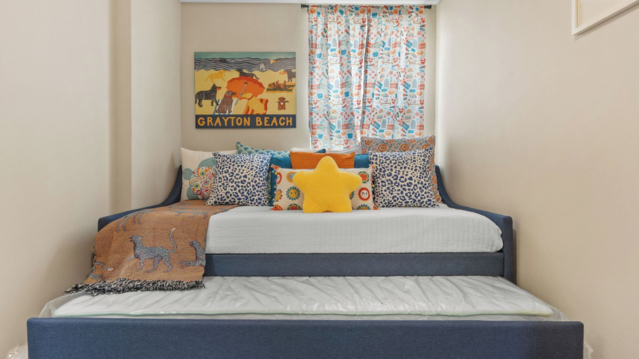 Bedroom 3, As You Like It by Avantstay Steps to Beach, Bikes, Sleeps 18!, Walton