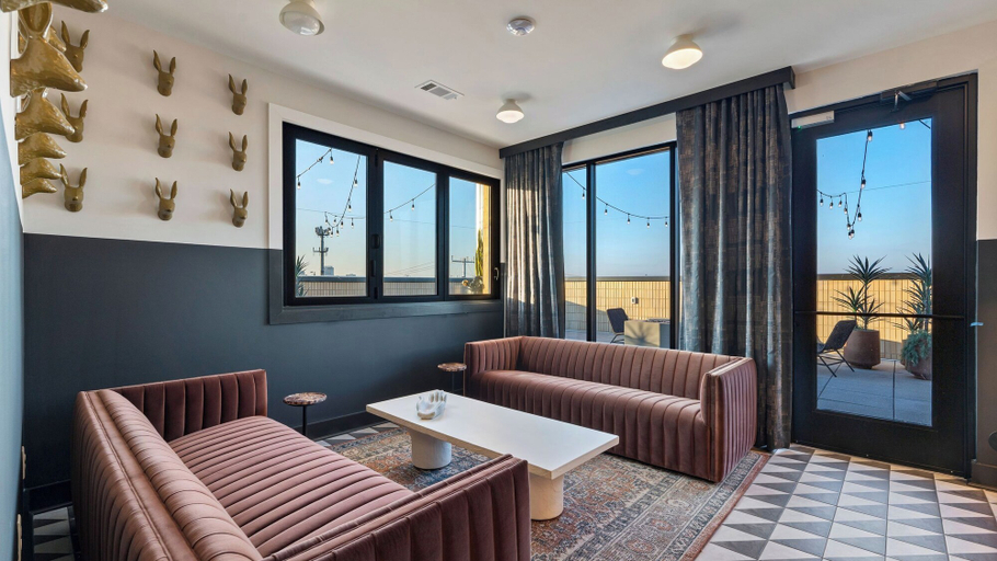Interior 4, Creative Nashville Apartment + Rooftop Firepit + Gym + Easy Downtown Access Hermitage House by Avantstay, Davidson