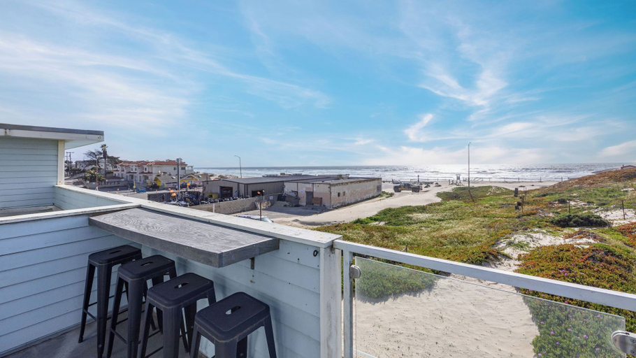 Others 5, Beachfront 2BR w/ Deck, Views & Direct Sand Access Strand Way A, San Luis Obispo