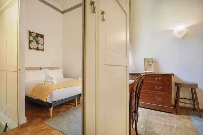 Bedroom 2, Pandolfini Courtyard, Florence