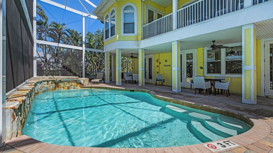 Sport & Beauty 5, Walk to Beach, Pool+hot Tub, Game Room Captiva 5bdr Coco Mango by Avantstay, Lee