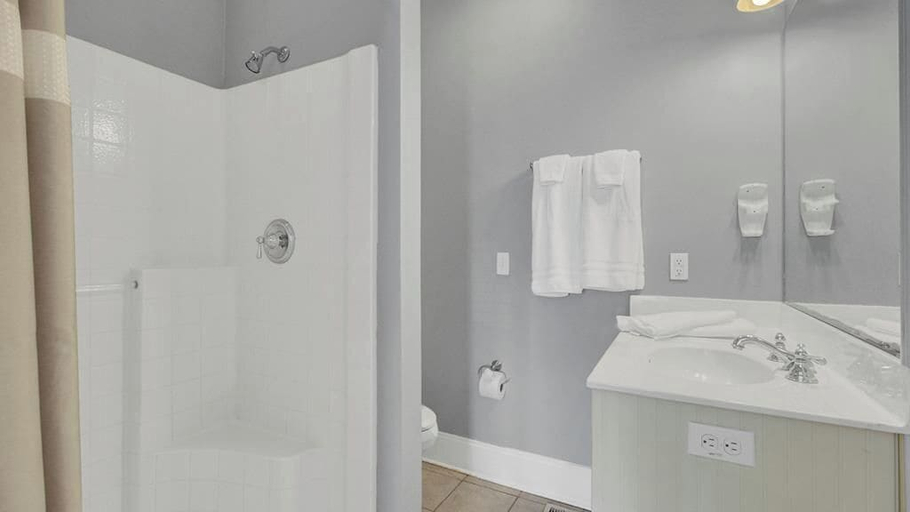 Bathroom 4, 6 10th Avenue by Avantstay Steps to the Beach Pool 2691 Sqft, Charleston