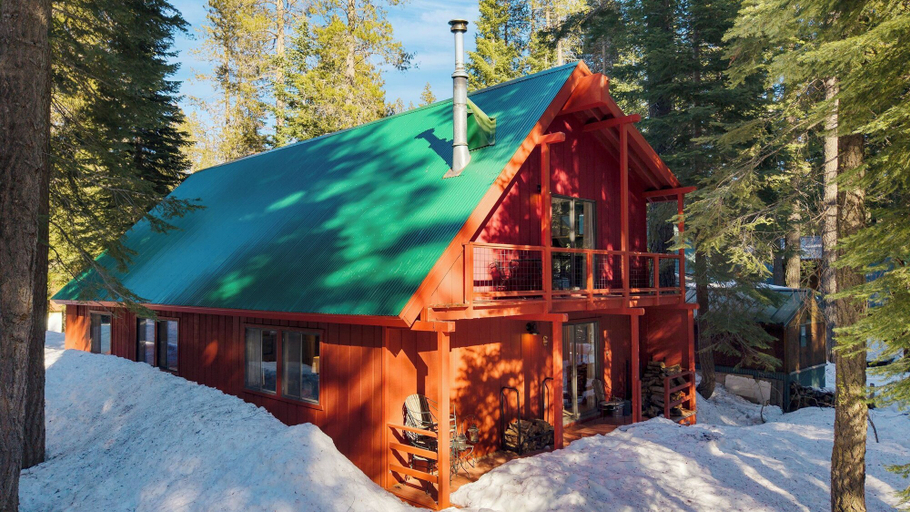 Exterior & Views 2, Mountain Cabin w/ Fireplace, Balcony & Easy Ski Access Bear Americana, Nevada
