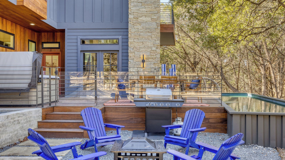 Exterior & Views 2, Pool, Hot Tub, Game Room, Fire Pit Luxe & Private 4bdr Maverick by Avantstay, Hays