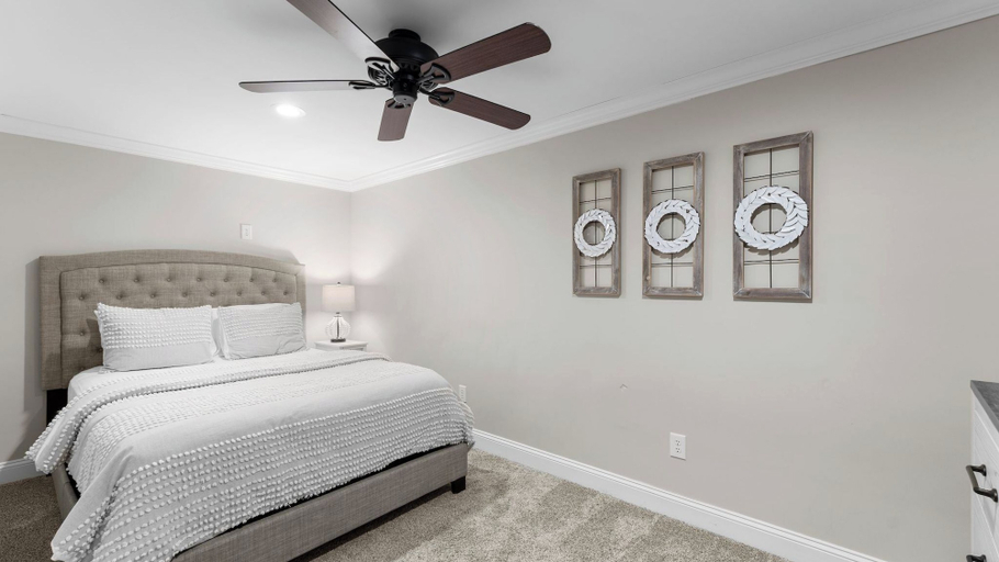 Bedroom 3, Waking Up Norman Lakefront Getaway, Fire Pit & Lake Views, Catawba