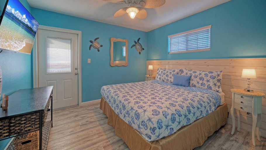 Interior 4, Casa Sueño by Avantstay Spa + Firepit + Ship Channel Views + Walk to Nature Preserve, Nueces