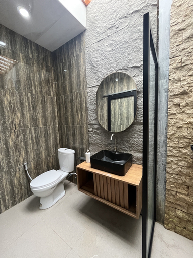 Bathroom 5, The Ridge Villas By Royal Cabin Dieng, Wonosobo