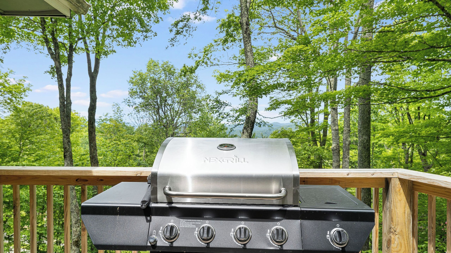 Food & Drinks, Ash Vale by Avantstay Expansive Deck + Ping Pong + Covered Porch Blue Ridge Mountain Escape, Madison