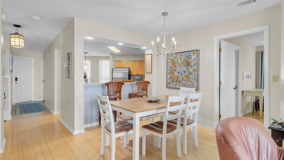 Interior 3, 411 Summerhouse by Avantstay Ocean-view Condo + Pool Access + Golf + Trails in Wild Dunes, Charleston