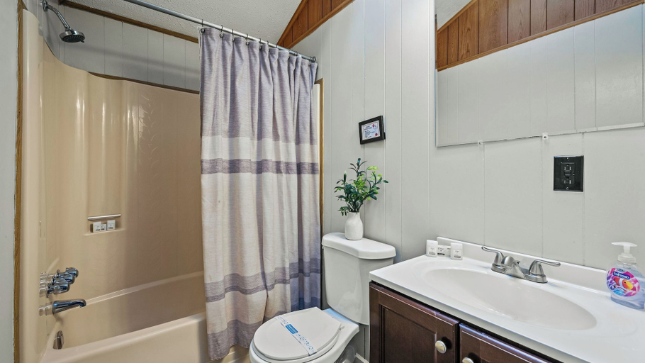 Bathroom 4, Mohegan by Avantstay Private Dock + Firepit Community Pool + Beach, Monroe