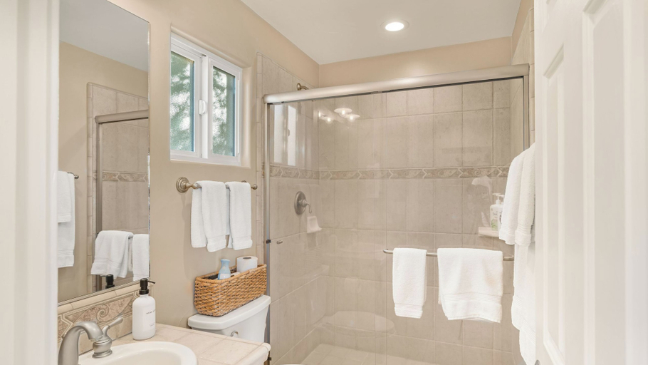 Interior 3, El Pomar Estate - Main House by Avantstay Pool + Hot Tub + Firepit + Outdoor Dining + Vineyard Views, San Luis Obispo