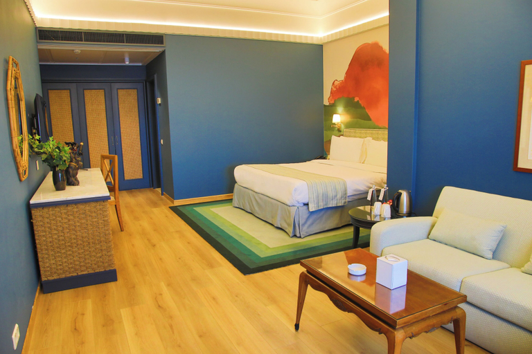 Bedroom 4, Warwick Palm Beach Hotel, Beirut