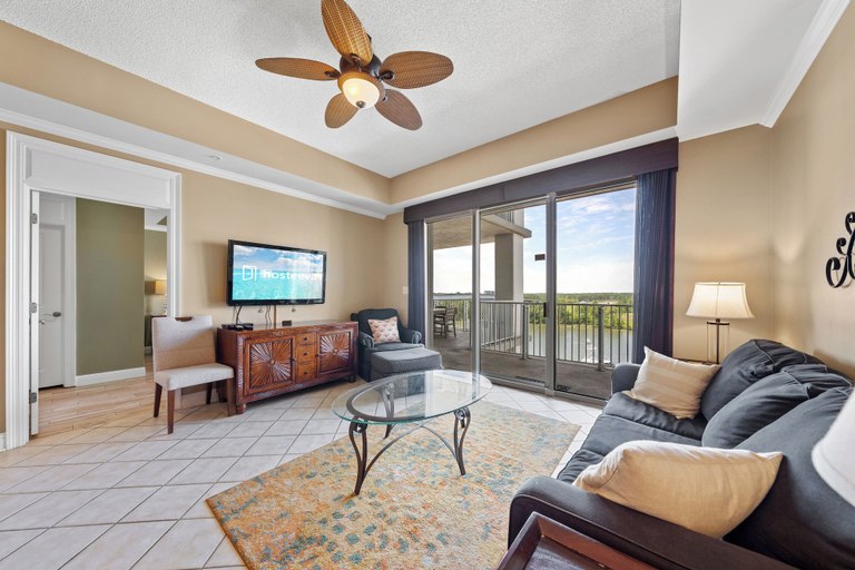 Living room 5, The Wharf 717, Baldwin