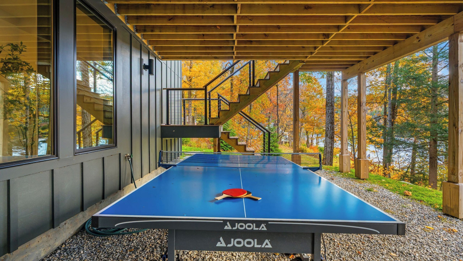 Sport & Beauty 4, Forget-me-not by Avantstay Bold Lakefront Escape, Berkshire