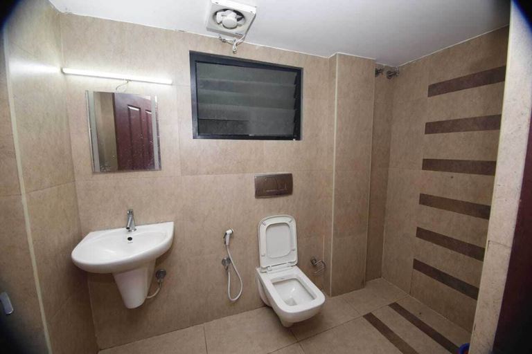 Bathroom 4, Metro Cochin Business Hotel, Ernakulam