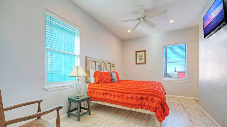 Interior 3, Shared Waterfront Pool and Boat Dock, Balcony w/ View Yellowfin by Avantstay, Nueces