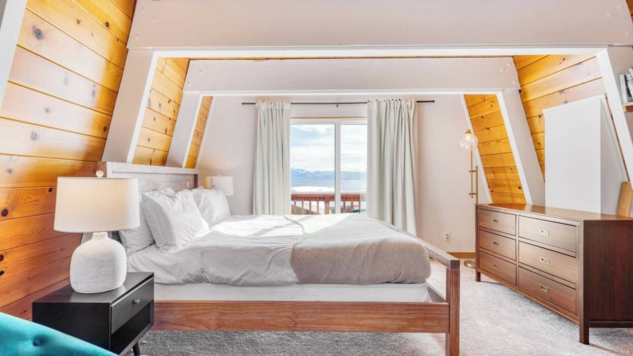Bedroom 3, Chickadee by Avantstay Modern A-frame Cabin, Placer