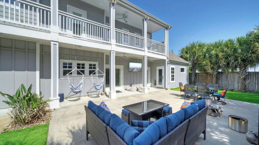 Exterior & Views 2, 16 Palms by Avantstay Luxury Getaway, Backyard Oasis Pool & Playscape Access, Nueces