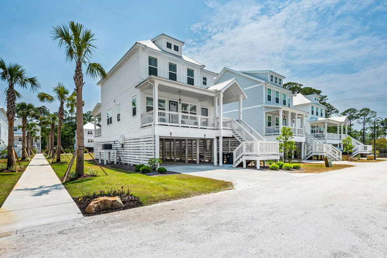 Exterior & Views 2, 1-minute to the Boat Launch, Boat Parking Under Home, An Experience For Less, Walton