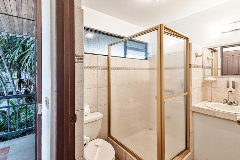 Bathroom 2, Hotel Cana Brava Inn, Cañas