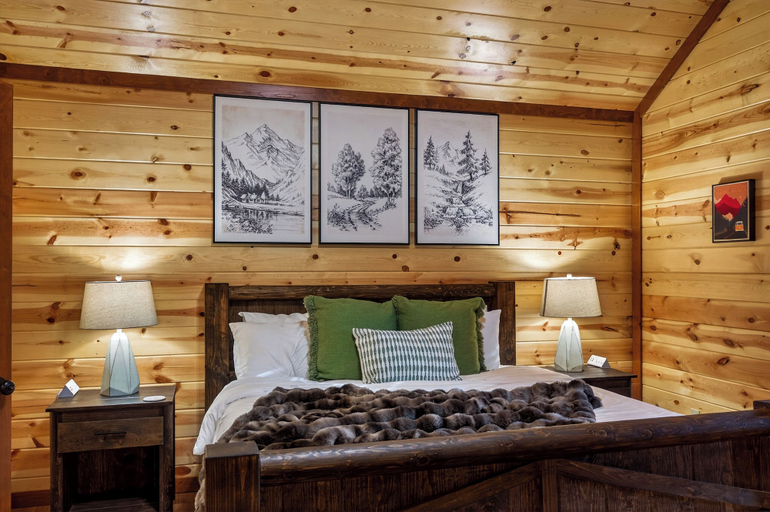 Room 4, Bethlehem Lodge, Sevier