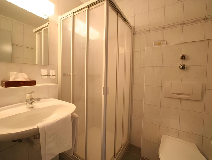 Bathroom 4, Hotel Höfli, Uri