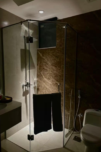 Bathroom, GoldCrest Mall Luxury Apartments Prime Lodging DHA, Lahore