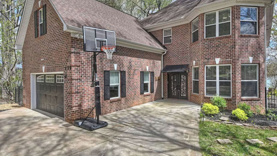 Exterior & Views, Laid Back Lake Life by Avantstay Waterfront View, Iredell