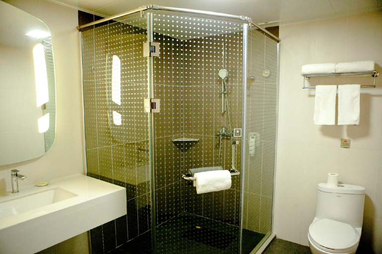 Bathroom 3, Ibis Tianjin Railway Station North Square Hotel, Tianjin