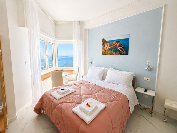 Bedroom 2, Vertigini Suites, La Spezia
