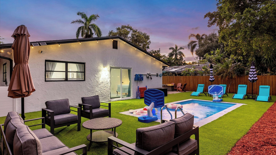 Interior 2, Hoop & Splash House by Avantstay Game Room + Pool + Firepit + Minutes to Las Olas, Broward