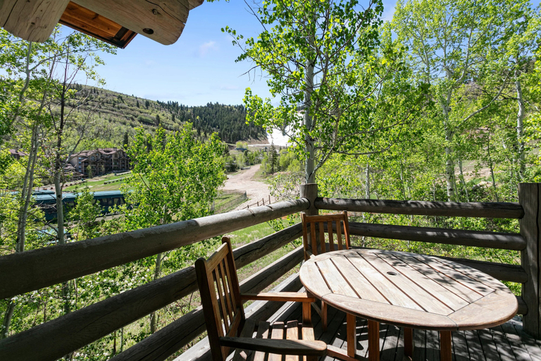 Outdoor dining, Pine Inn at Trail's End - Three Bedroom Condo w/ Spa #6 by Deer Valley Resort, Summit