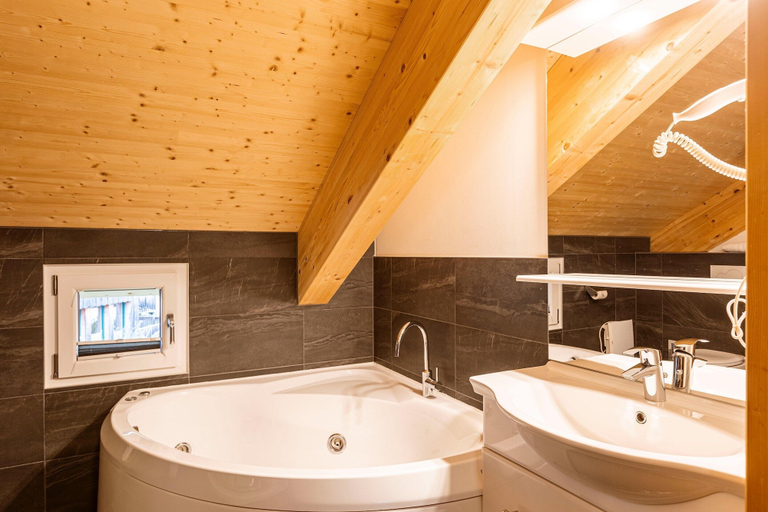 Bathroom, Nice chalet with terrace, Murtal