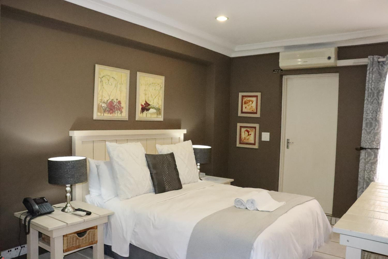Bedroom 2, Casa Grande Guest Lodge, Bojanala