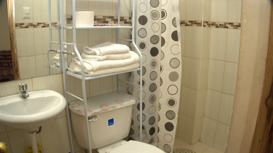Bathroom, LA CASA DE VIDA, Cusco