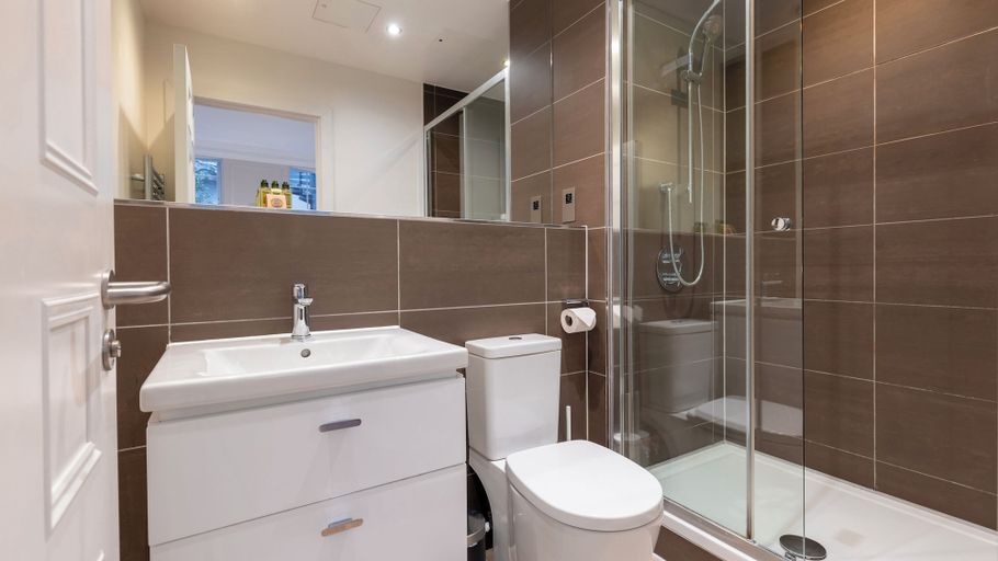 Bathroom 5, Bank Serviced Apartments LovelyStay, London