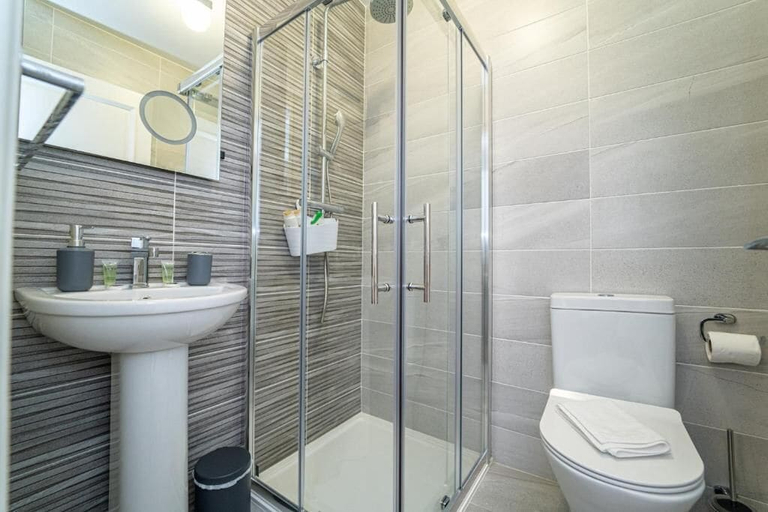 Bathroom 4, Five Ferns House B&B