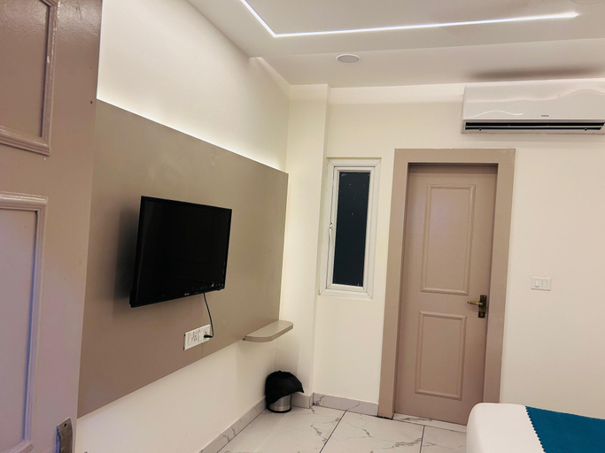 Room 4, Hotel Tavooza Formerly Kreston Heights, Indore