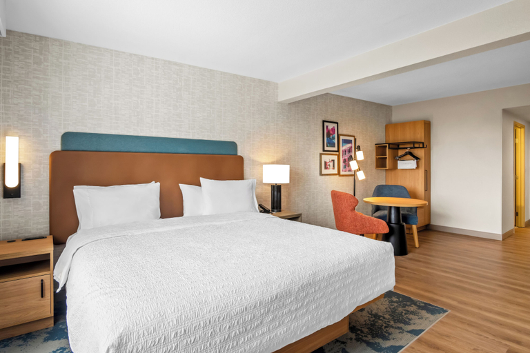Bedroom 2, Hampton Inn by Hilton Addison Dallas, Dallas