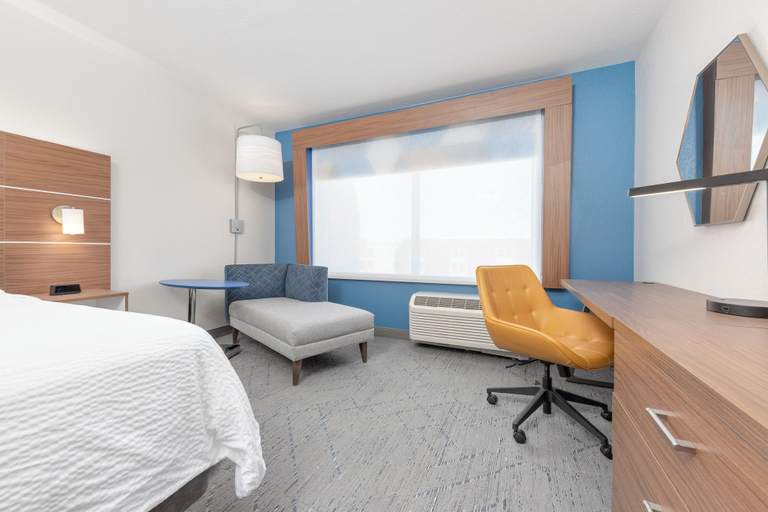 Bedroom 3, Holiday Inn Express & Suites MOORE, Cleveland