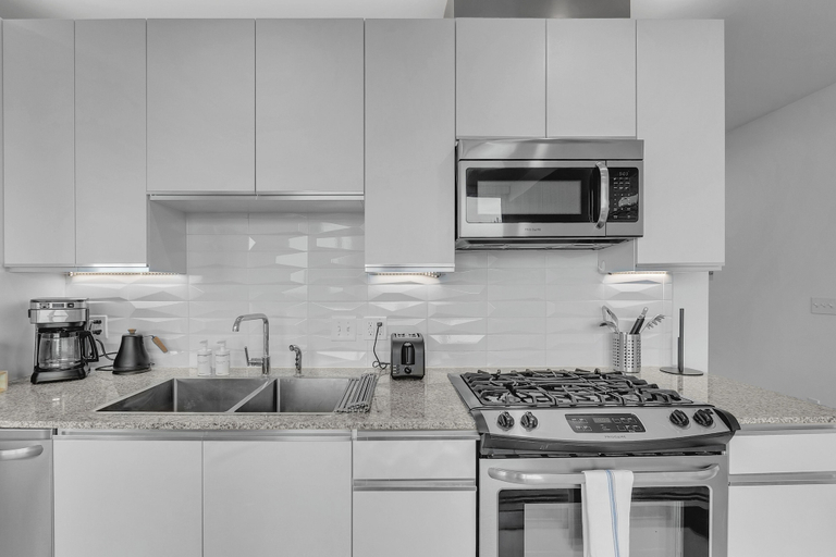 Private kitchen 2, Meridia by Stylish Stays, Tulsa