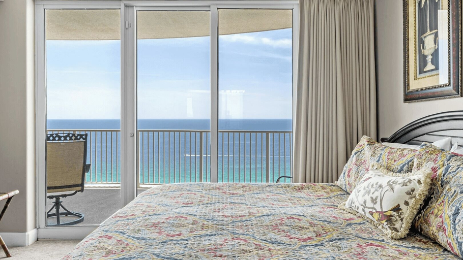 Bedroom 2, Bahama Breeze by Avantstay Gulf Front, 2 Pools, Beach Chairs Included!, Bay