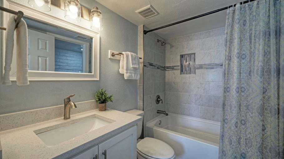 Bathroom 4, Beach Boardwalk Access Pool + Remodeled Interior Tropical Haven by Avantstay, Nueces